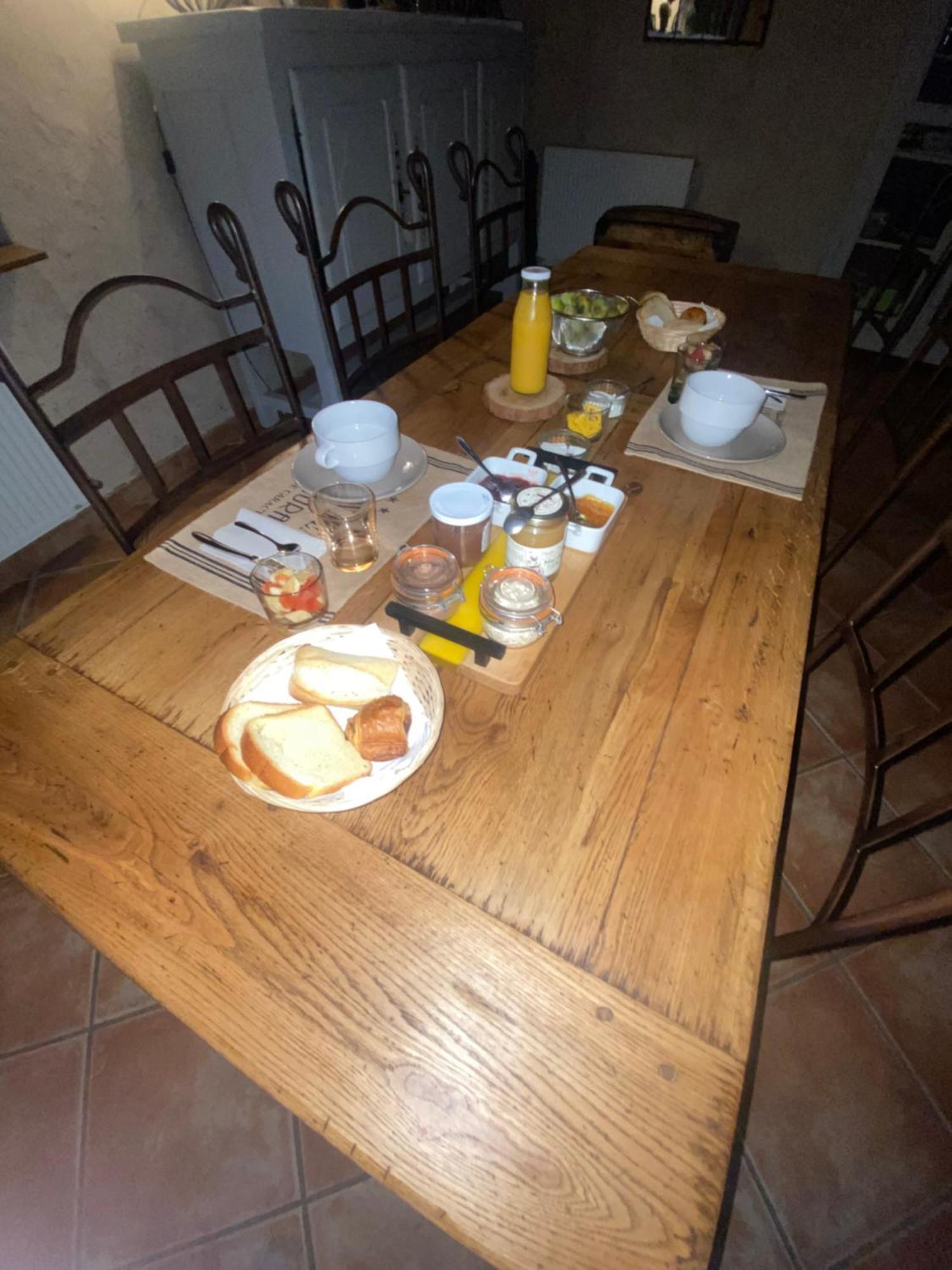 Une Ferme En Ville Bron Kültér fotó